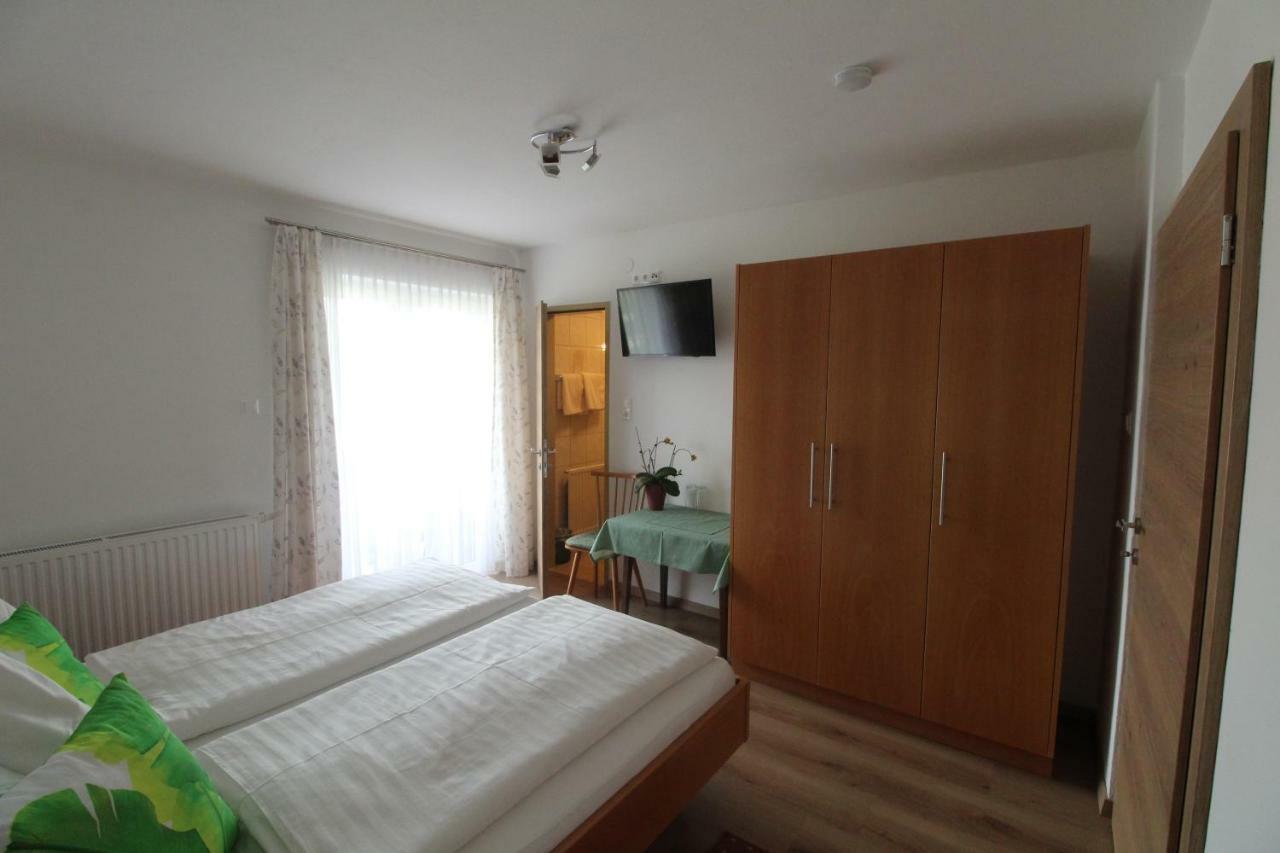Kusternighof Otel Velden am Wörthersee Dış mekan fotoğraf
